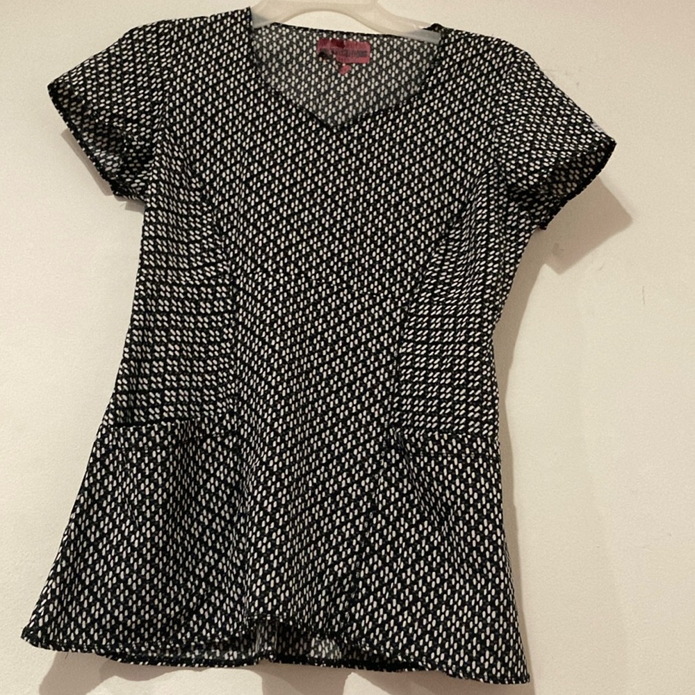 Vintage Scrub top with great black &White print. Comfortable ever~Flex f…